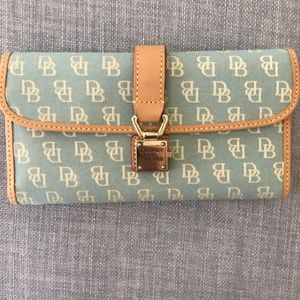 Dooney & Bourke wallet